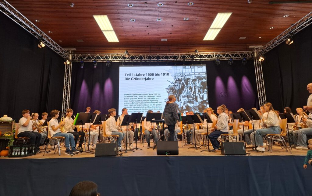 Jugendkapelle II beim Auftritt beim 125 jährigen Jubiläum des Musikvereins Oberuhldingen