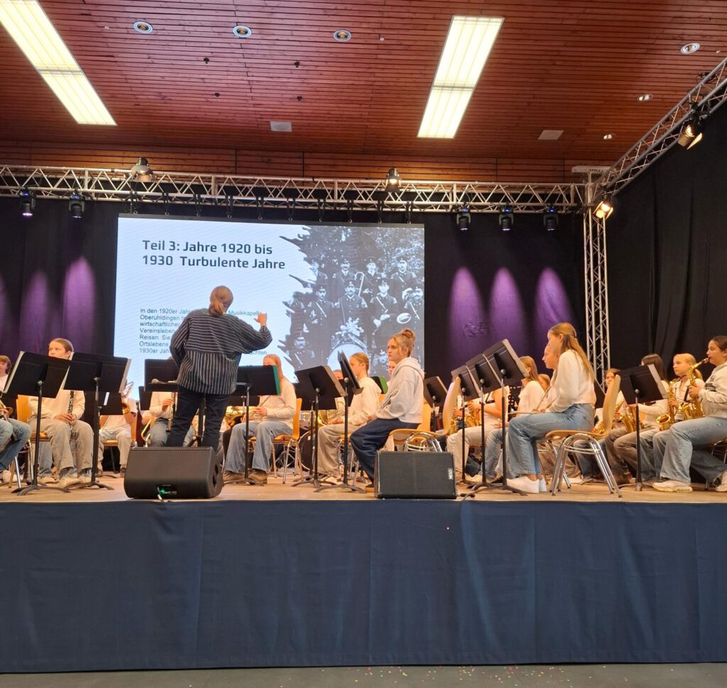 Jugendkapelle II beim Auftritt beim 125 jährigen Jubiläum des Musikvereins Oberuhldingen